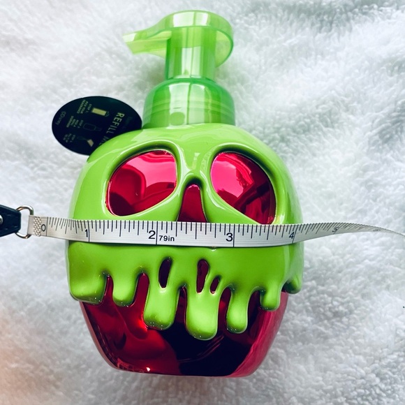 🍎✨ NWT Bath & Body Works – Evil Queen Poison Apple Foaming Soap Dispenser 🖤 - Picture 11 of 12